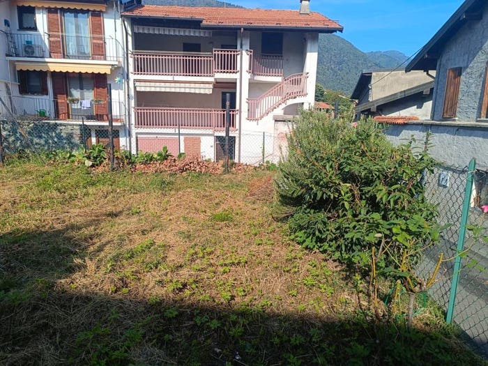 Casa con 6 locali in vendita in Via Trento, Laveno, LavenoMombello
