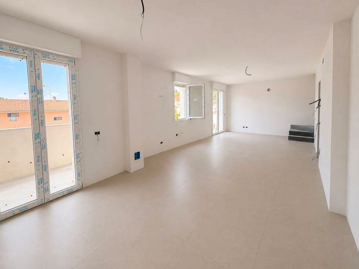 Appartamento con 5 locali in vendita in Via Francesco Petrarca, Porta San Lorentino, Arezzo