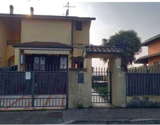 Appartamento quadrilocale in vendita in Via Enrico Berlinguer, Centro, Torrevecchia Pia