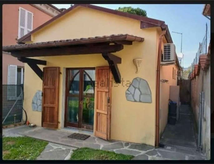 Appartamento trilocale in vendita in via stazione, Centro, Massa