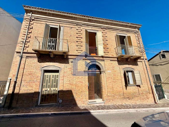 Casa con 6 locali in vendita in Corso Adriatico, Centro, Villalfonsina