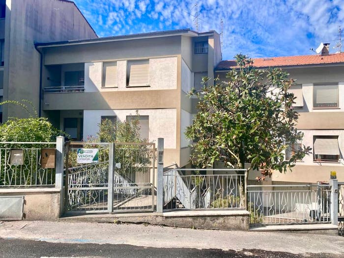 Appartamento con 5 locali in vendita in Via Giacomo Leopardi, Centro, Camerata Picena