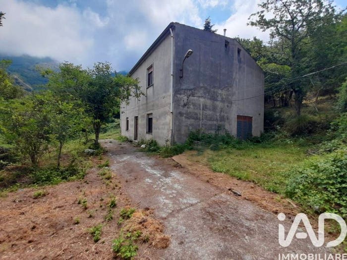 Casa con 6 locali in vendita in Frazione Campolevari, Longobardi