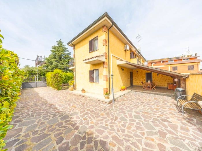 Casa quadrilocale in vendita in VIA SANT'ELPIDIO A MARE, Corcolle, Roma