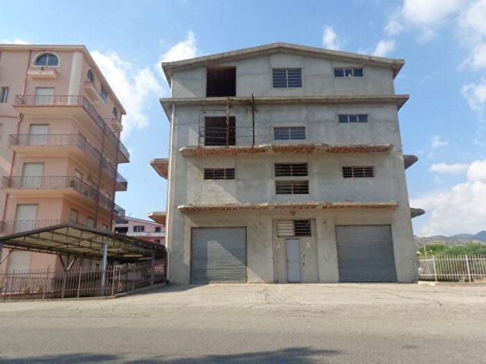 Casa con 6 locali in vendita in Via Lazio, Gioiosa Ionica
