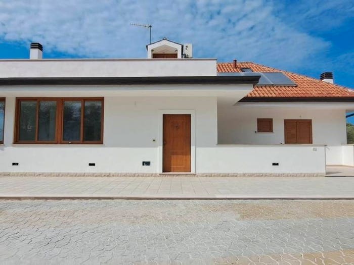 Casa con 6 locali in vendita in Via Michelangelo De Grazia, Rodi Garganico