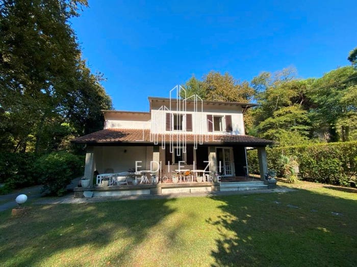 Casa con 6 locali in vendita in Via S Domenichino, Ronchi Poveromo, Massa