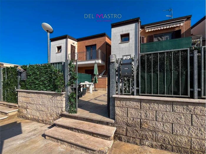 Appartamento quadrilocale in vendita in Via Gugliemo Marconi, Centro, Falconara Marittima