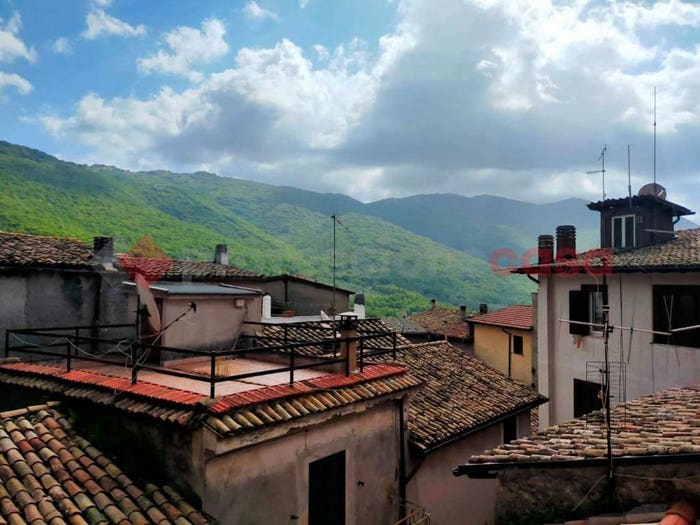 Casa trilocale in vendita in Piazza Valeria snc, Arsoli