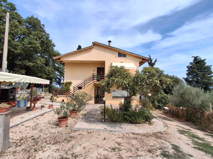Appartamento con 5 locali in vendita in Via dei Cappuccini, Bevagna