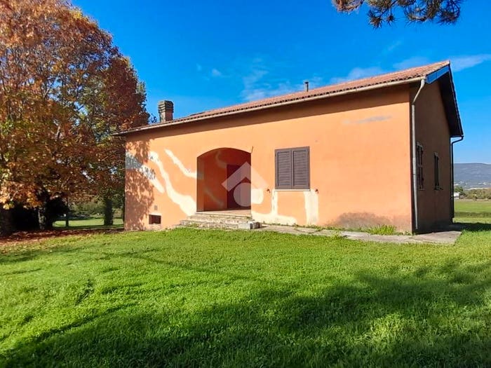 Casa bilocale in vendita in Via Colle, Vico nel Lazio