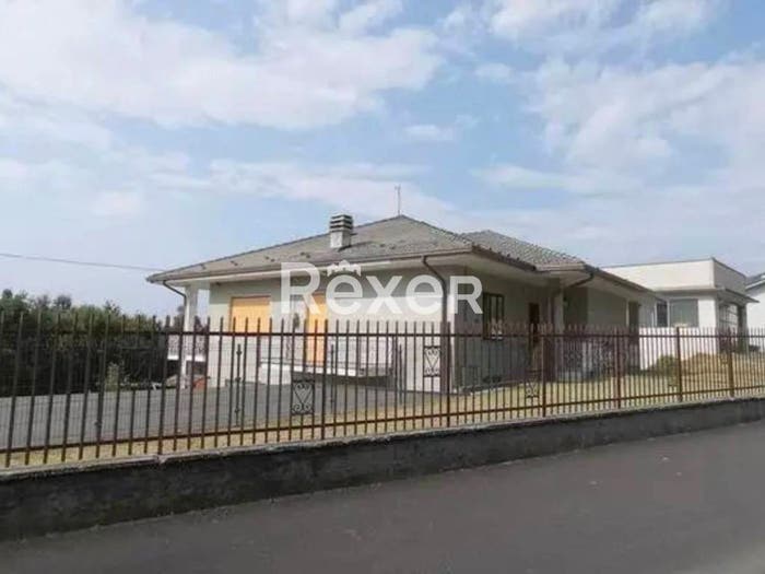 Appartamento con 5 locali in vendita in Via Prov Valchiusella, Alice Superiore, Val di Chy