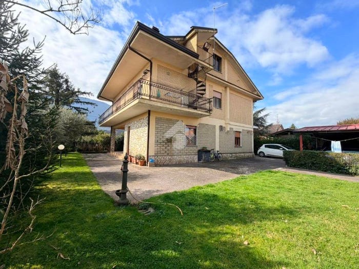 Casa con 6 locali in vendita in Via Badia, Ceccano