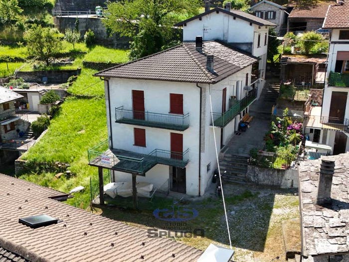 Casa con 5 locali in vendita in Via Villa, Centro, Verceia