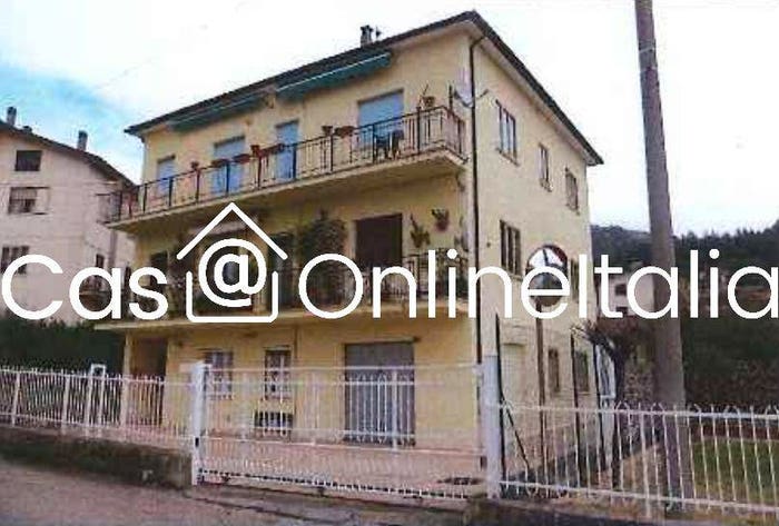 Appartamento con 6 locali in vendita in Via Fratelli Cairoli, Centro, Gualdo Tadino