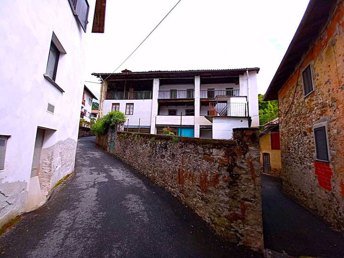 Casa con 5 locali in vendita in Piazza Borella, Foresto, Borgosesia