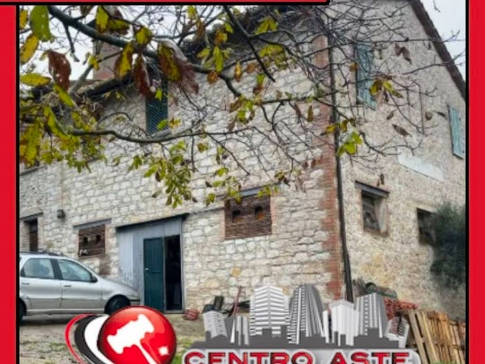 Appartamento con 6 locali in vendita in Strada San Giovanni di Prugneto n Località Colle Umberto Perugia PG Italia, Centro Storico, Perugia