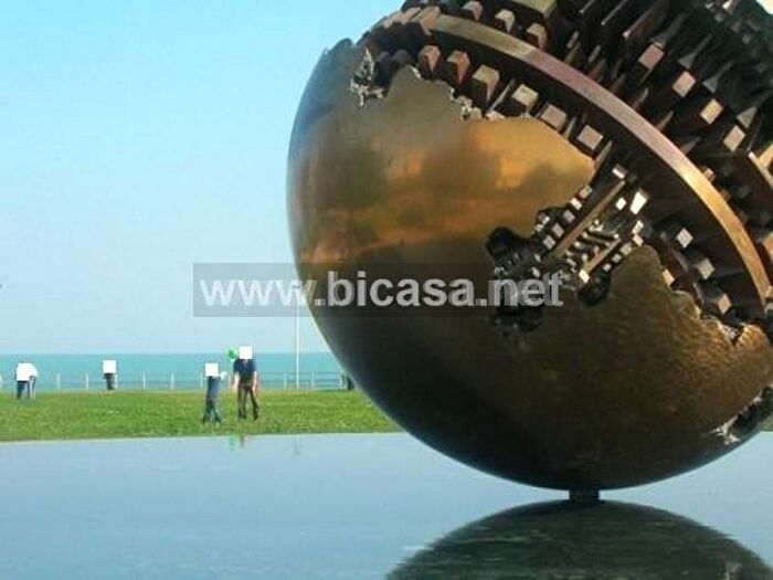 Casa con 6 locali in vendita in VIALE TRIESTE, Mare, Pesaro