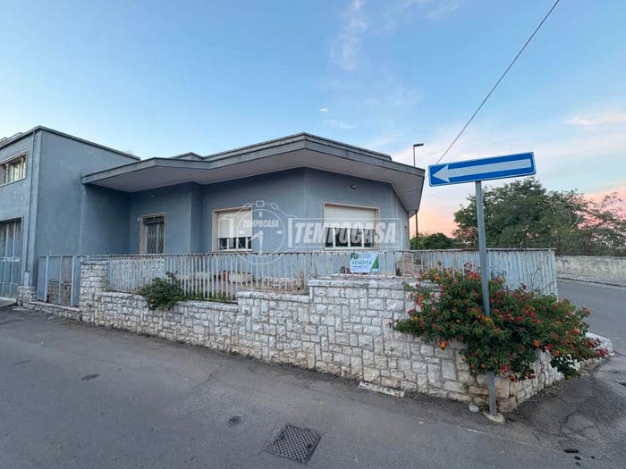 Casa con 6 locali in vendita in Via SS Medici, Bagnolo del Salento