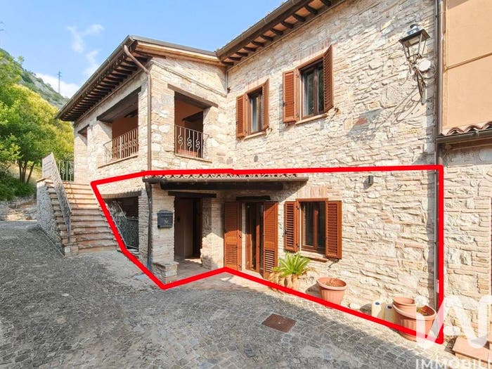 Appartamento con 5 locali in vendita in Frazione localita bistocco, Caldarola
