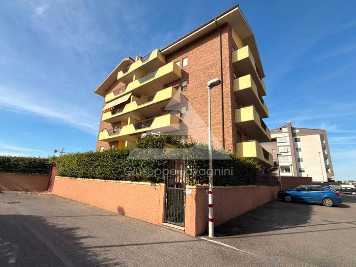 Appartamento quadrilocale in vendita in Via Caltanissetta, Semicentro, Aprilia
