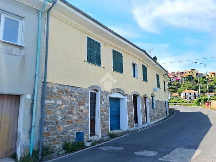 Casa quadrilocale in vendita in Via Principale, Centro, Diano Arentino