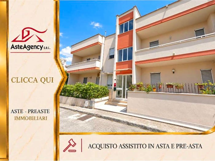 Appartamento con 5 locali in vendita in Via lucania, Casarano