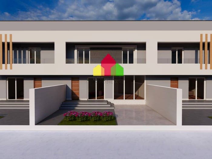 Casa con 6 locali in vendita in Via Francesco Saverio Nitti, Parete