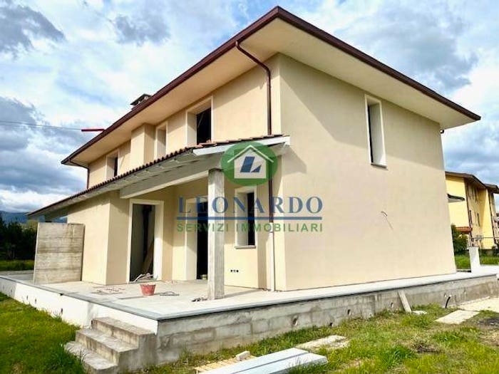 Casa con 6 locali in vendita in Via Flli Cervi, Margine Coperta Traversagna, Massa e Cozzile