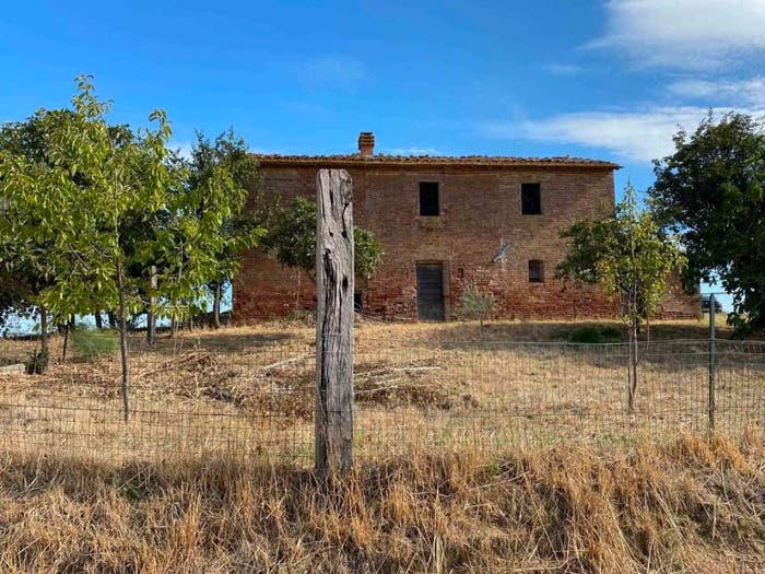 Casa con 6 locali in vendita in Pozzuolo, Castiglione del Lago