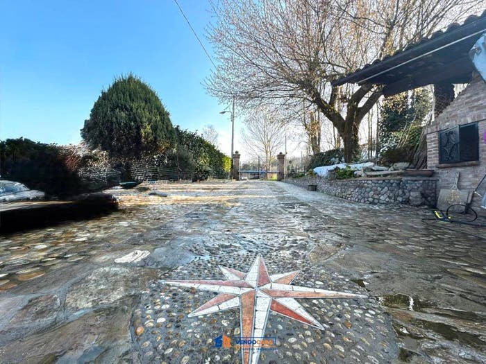 Casa con 6 locali in vendita in Via Valle Tanaro, Castagnole delle Lanze