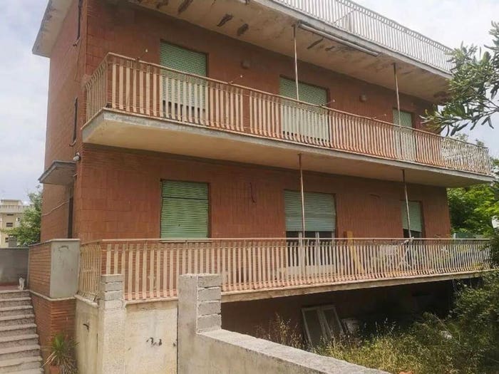 Appartamento quadrilocale in vendita in Lungomare Degli Ardeatini, Marina di Ardea, Ardea