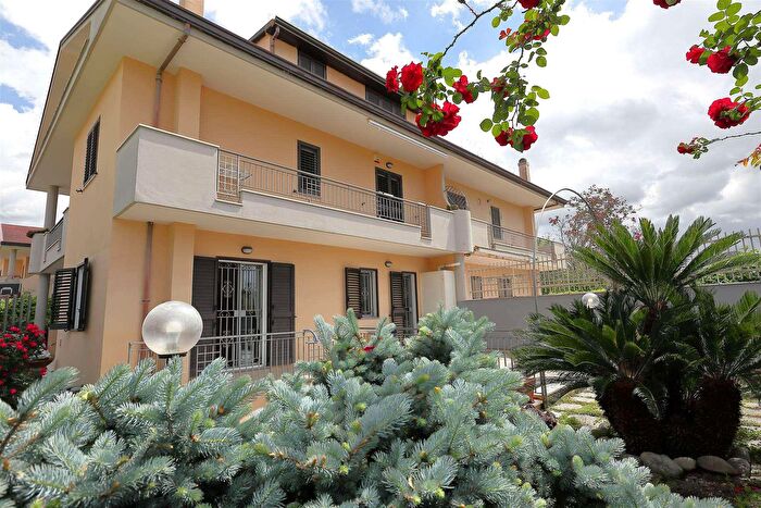 Casa con 8 locali in vendita in Via Pavia, Casagiove