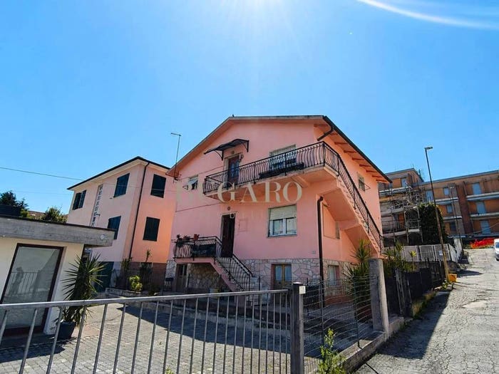 Casa con 6 locali in vendita in Osimo Stazione, Osimo