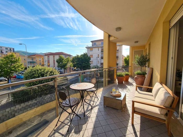 Appartamento trilocale in vendita in Via Monsignor Cambiaso, Centro, Albenga