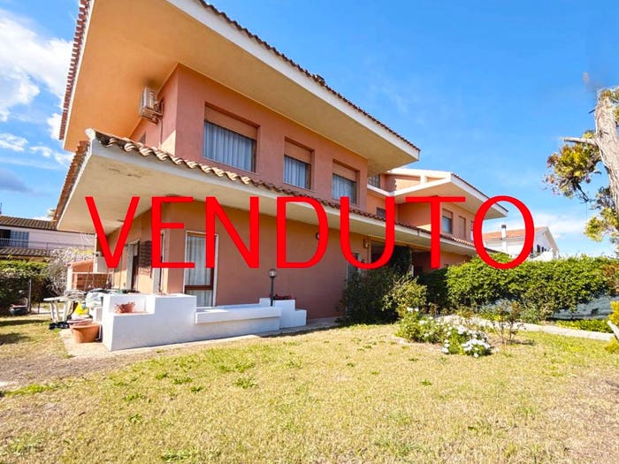 Casa con 6 locali in vendita in La Maddalena, Capoterra