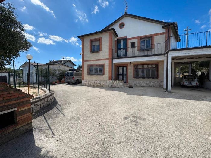 Casa con 6 locali in vendita in Contrada Coste di Oratino, Coste di Oratino Calvario, Campobasso