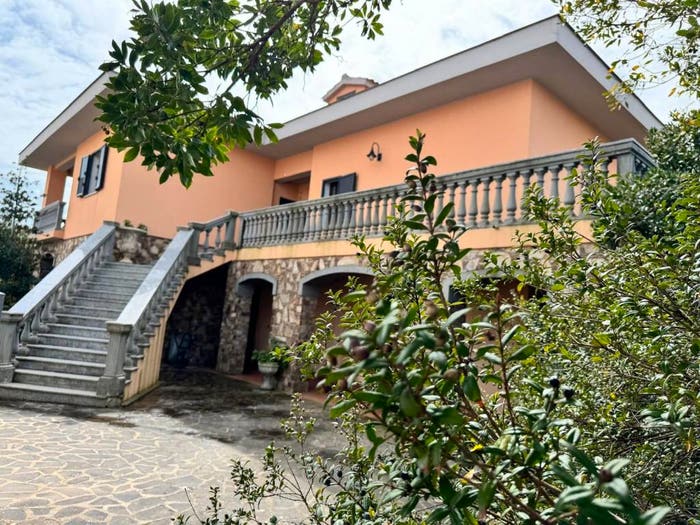 Casa con 6 locali in vendita in Sindia
