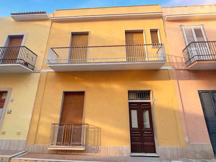 Casa trilocale in vendita in Via Generale Achille Vaccarisi, Centro, Avola