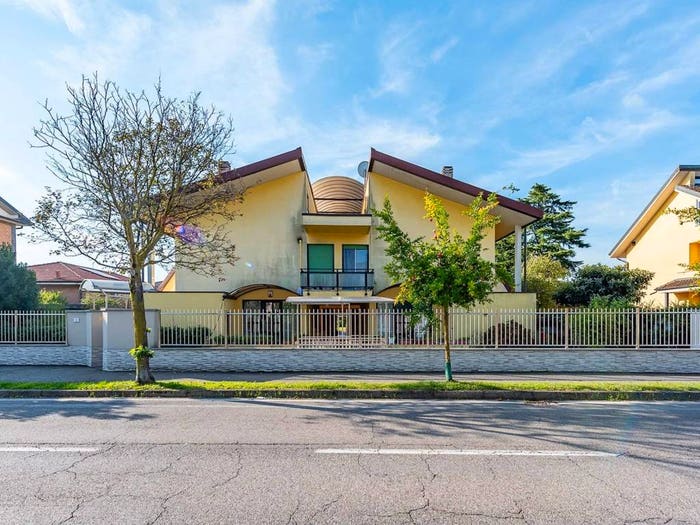 Casa quadrilocale in vendita in Via Adige, Centro, Lainate