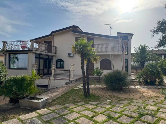 Casa con 6 locali in vendita in Via del Bevaio, Assoro