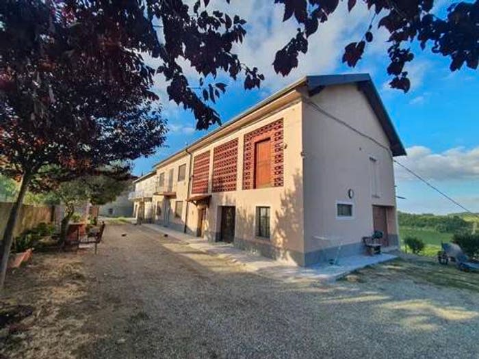Casa con 6 locali in vendita in Castelletto Molina