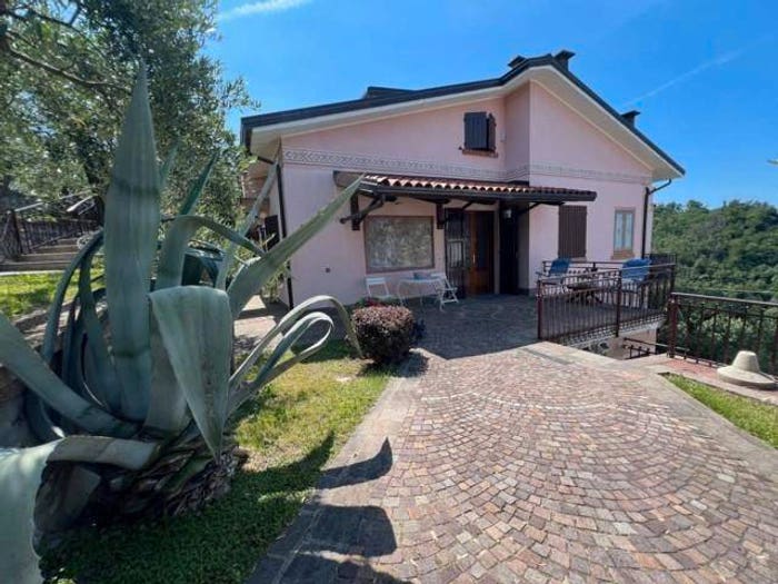 Casa con 6 locali in vendita in Viale Costa dei Landò, San Salvatore, Cogorno