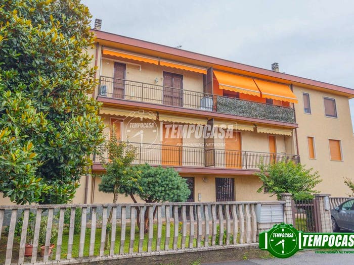 Appartamento trilocale in vendita in Via Monsignor Bargiggia, Centro, Lacchiarella