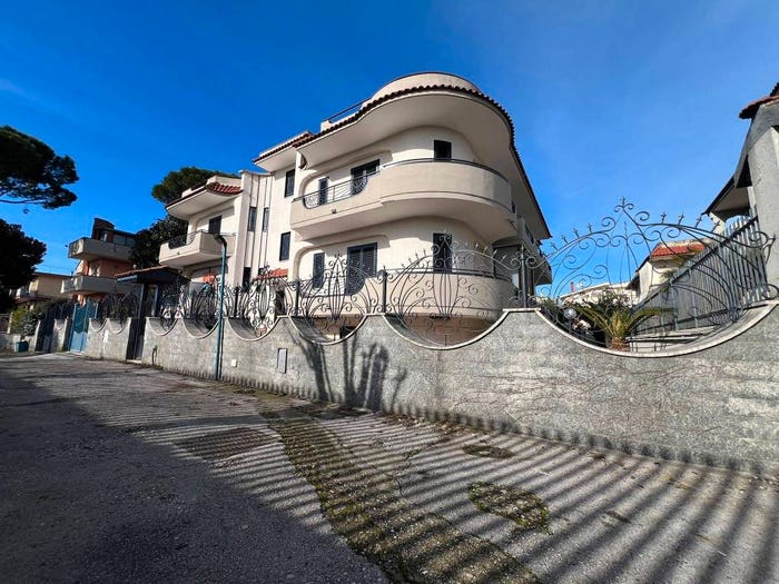 Appartamento trilocale in vendita in Via Comunale Cupa Casoria, Capodichino, Napoli