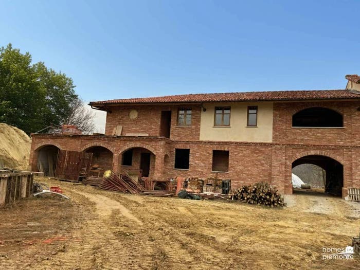 Casa con 6 locali in vendita in Via Coperte, Cortiglione