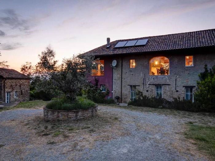 Casa con 6 locali in vendita in Cortemilia