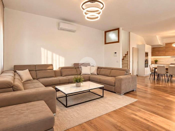 Casa con 5 locali in vendita in Via Carlo Alberto Dalla Chiesa, Falda, Montefiore Conca