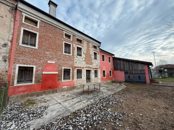 Casa con 6 locali in vendita in Via Chiavica, Roveredo di Guà