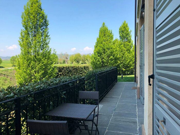 Appartamento quadrilocale in vendita in Via d'Adda Busca, Centro, Lomagna
